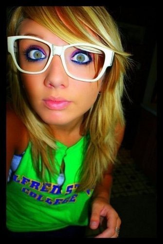 VendoUsuarios's profile picture. Quer comprar algum User ? Só adicionar: Viniciuskaire@hotmail.com / Elyssonmatheus@hotmail.com