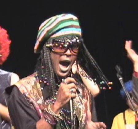 Motori_Yo's profile picture. ペンネームは大須鳥一(おおす とりいち) 庭でダチョウをたくさん飼っています。