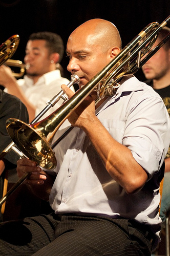 Quarteto de trombones, Quadra Metálica Trombones, contatos 11-7217-9100, falar com Marcos. Videos no Youtube. Trombonista a mais de 20 anos e gaitista de blues.
