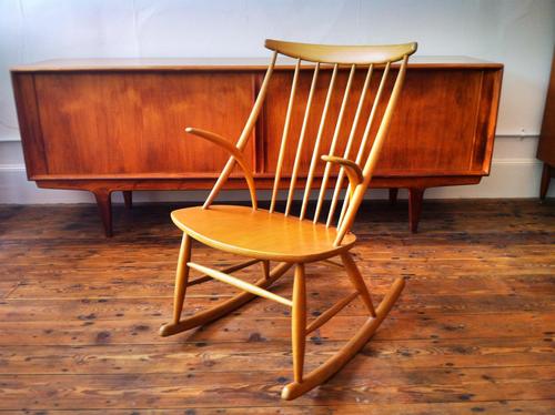 Mid-Century Modern Furniture shop at 83 Grove Road, Walthamstow, London E17. We are open from Thursday to Sunday.