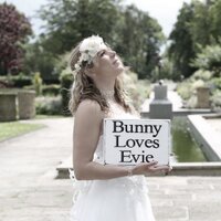 Bunny Loves Evie(@bunnylovesevie) 's Twitter Profile Photo