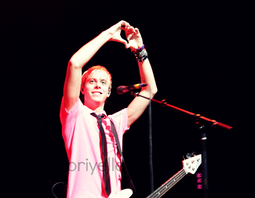 This is for those who love @rikerR5. @officialR5 \o/ owners: @canyoustoptho @Karla_LovesR5 @CazzCupcake