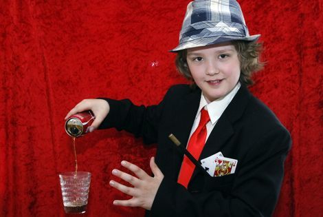 magicdave99's profile picture. Idol:Hans klok, Starwars club met @Larrym98, @csprbzmr, @iRulestyle en @chrisbutter. I LOVE GINGERS AND OBESE BUDDA, Vrijehid naar tibet.