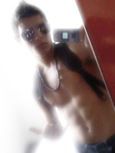 Nao sou perfeito,sou romântico,sou fiel,E saio muito Nao sou baladeiro,gosto de dar um rolex com os amigos...Namorando:Bruna fatima S2