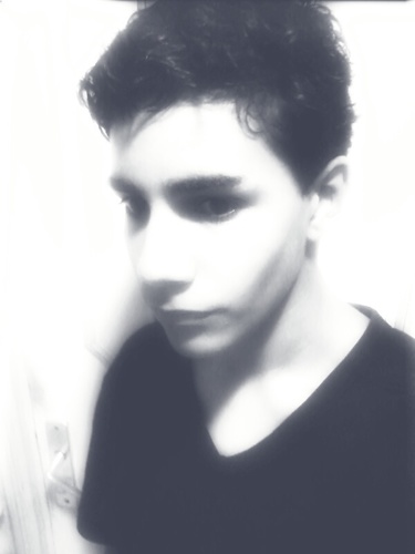 Hello,Im Zack,16.Half Irish.I Love the Janoskians LOTR and Elves,Devin Graham is my Idol #TheStrokes #ArcticMonkeys #SuicideSilence 3 Of My Top Bands.