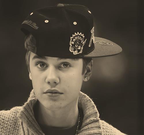 MARIDO: @JustinBieber ❤ MINHAS BITCHES: @Rocha12Gabriela @_SEXY_BELIEBER ❤ MEU: @MrBoylieberHot ❤ SETA ↓.. Me pergunte alguma coisa? http://t.co/DqcndVmdNY