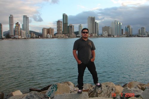 Newton Alves Borges, tem 37 anos, reside em Fazenda Rio Grande.