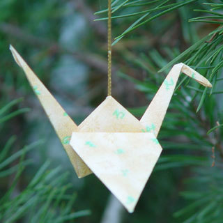 I adore #origami - the delicacy of #flowers #cranes #bouquets #earrings #jewelry - join me! #papercrafts