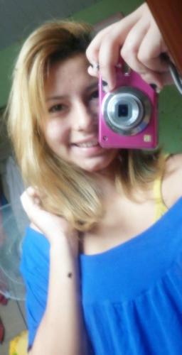 AMOR
é a condição em que a felicidade de outra pessoa é essencial para a nossa própria felicidade.