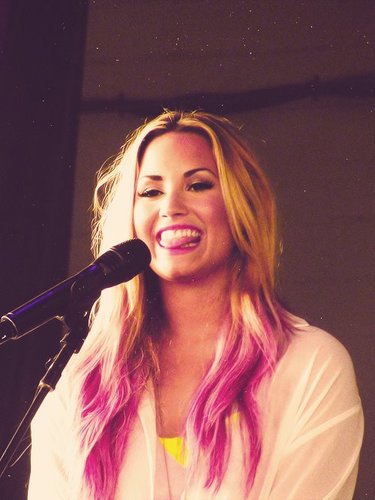 You make me stronger @ddlovato eu te amo.
30/04/2012  †
@yarmalaviicius