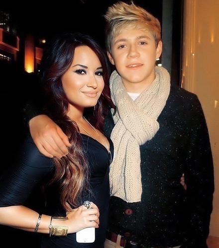fan clube @ddlovato and @NiallOfficial s2s2 #Directioner e #lovatic com orgulho ok !!