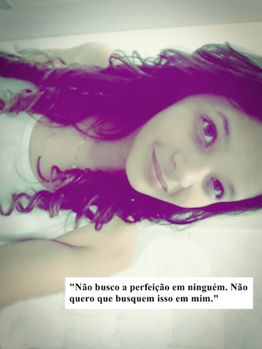 Elisa Sou Muito' Doida' Curiosa,Feia, Ciumentaa kkkkk ai só resumi . . . quem me conheçe sabe . HUSHUHSU'