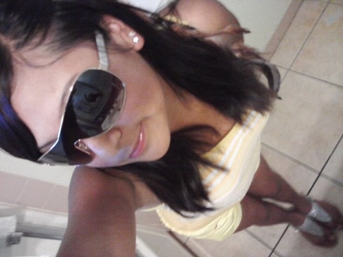 Zoii una chika ala qe le encanta converzar, qiiero ala gente qe me qiiere, zoy bella interior y exteriormente, zoy zimpatica, miz amigoz zon muy IMPORTANTES.