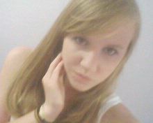 14 anos, Aquariana, gaúcha, Gremista, chata, curiosa, agitada, teimosa, bipolar. (: