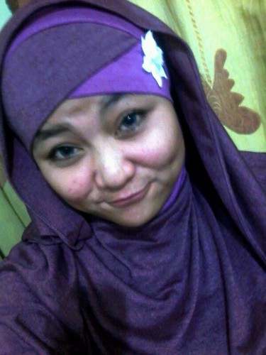 gue simple dan cuek tapi kalo mau tau gue lebih jauh cukup calling dan message gue aja...;-)