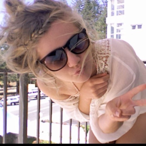 lovee_stuff's profile picture. i follow back :)