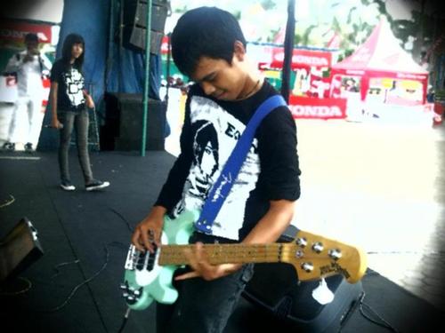 Bassist (Vilion Band)(Viksi Juga) :D