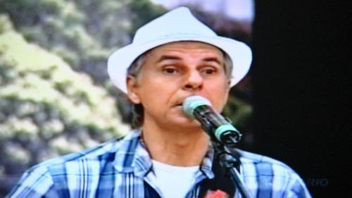 Natural de PE...Fazem 22 anos que moro em Fortaleza-CE...Vocalista e violonista da ZÉ DA ZEFA...Filhos saudáveis, lindos e uma Mulher Maravilhosa!