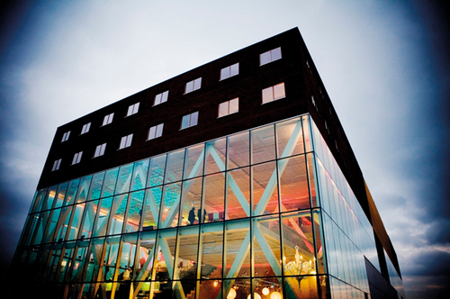 This Business Center offers well-equipped (flex) offices as from 20m², for both short and long term rent,
a Meeting & Event Center as well as a Wifi-Lounge.