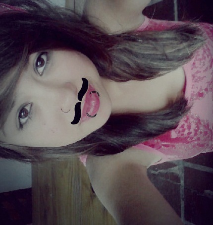 a evi é a mina mais perfeita que tem, eu amo mt ela sz  , e ela é MINHA CRLH, SÓ MINHA / @deskateeuvou :3