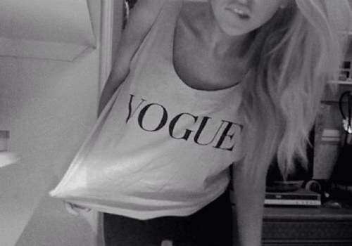 Boys, books, school, looking good, music, gossip, food, twitter and problems. A girl's daily routine! ♥ Follow voor het echte meisjes leven!