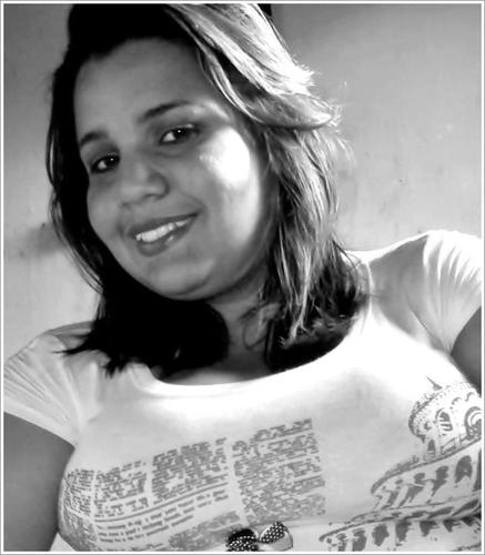 Meninα  ~ feliz em seu mundinho,sαtisfeitα com α vidα…Que αgrαdeceα Deus todos os diαs tem! pelα fαmíliα e αmigos ('yy