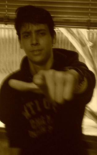 Sou ambicioso ñ gosto de perder mas tbm não tenho pressa de chegar onde pretendo! Facebook: http://t.co/WXYv8Q1R8k