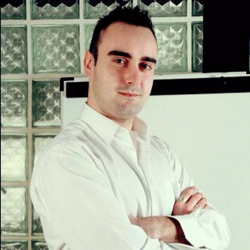Diseñador gráfico, Maquetador, Director de contenido de Conectatutoriales Adobe User Group, dj, y sobretodo, con ganas de aprender cosas nuevas.
