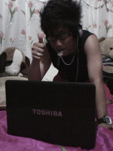im a dancer, musician and artist....looking for friends... 
i like sketching, playing guitar, drum and flute,,
hiphop-swagg :)) inspired by Quick crew