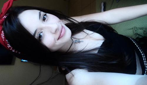 Juliana por ventura, e Nelly de família. Filha única, louca por chocolate, feia :( , gosta de viver a vida loucamente.
