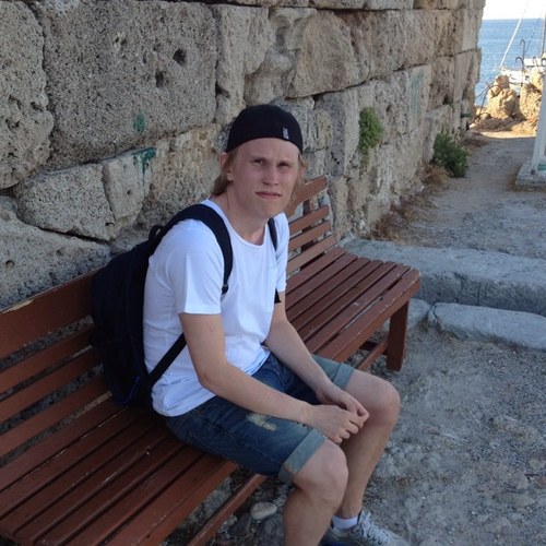 MicchiGust's profile picture. Utbildad IT-Tekniker som arbetar på CLX Networks