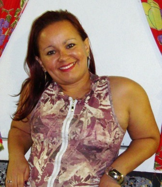 Estudante de Letras/Inglês pela UEPB; Professora apaixonada pela arte de lecionar; Mãe dedicada à 1ª e única filha; Amante da boa leitura e do seu amor Abílio.