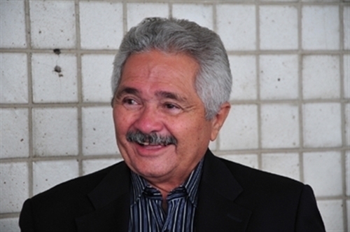 Prefeito de Teresina. Engenheiro agrônomo pela UFC e advogado pela UFPI, pós-graduado em Planejamento e Desenvolvimento Econômico em Ações Governamentais.
