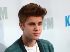 I love listen music.My favorite singer is Justin Bieber.
#NeverSayNever