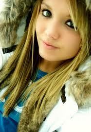 Uma Sonhaadora ♥ , Solteiira , Signo ~aquaario !!  
 Me seguee ?♥?   , De  #RTS naas FRASES que eu postar e voces GOSTAREM *-*