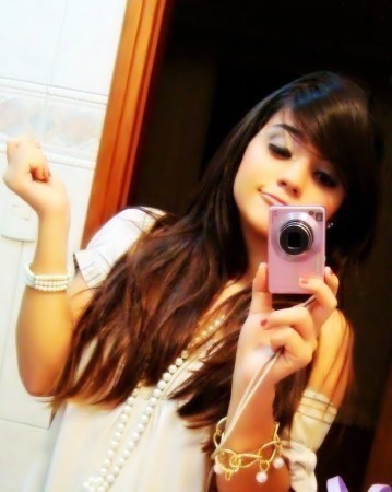 Sou aquela garota super extrovertida , amo animar as amigas , e odeio injustiças
=D