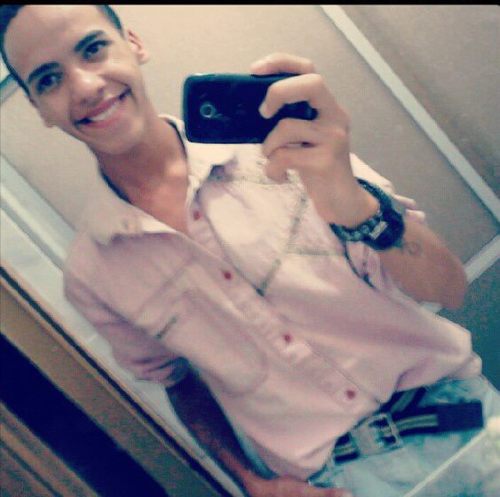 E pra você que me odeia, trago no rosto um sorriso sarcástico, um olhar cínico e nos lábios a palavra foda-se!