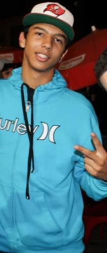 eu so mais eu rato ralado , de skate voado , jogano de chinelao os aero saindo alto ! .http://t.co/CJlYaAFOiL
