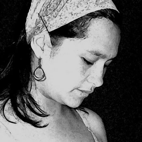 Maestra en Artes Musicales, Realizadora Audiovisual, Especialista en TV.