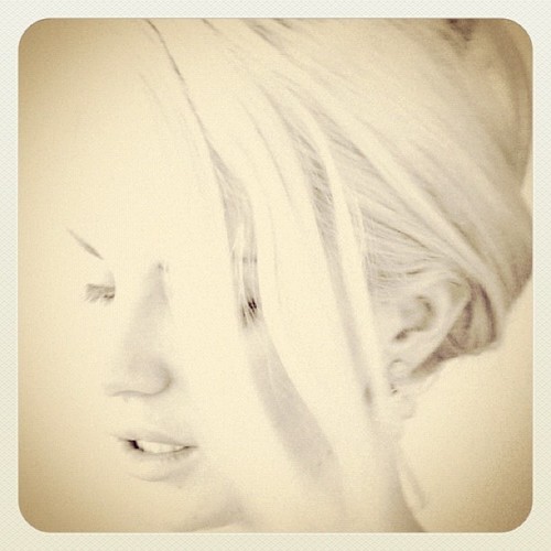 tweetahappybday's profile picture. 