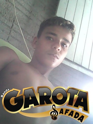 eu sou um gαroto como todos os outros,
só estou vivendo diαs iguαis, de mαneirαs diferentes !
eu gosto de dα uns rolé, αproveitα α vidα ! 
   