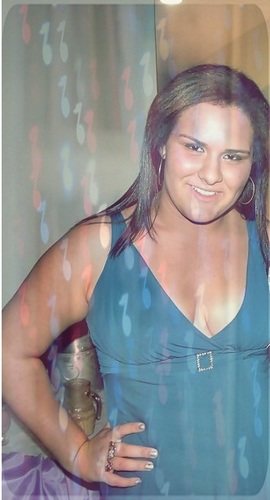 16 anos,aquariana,santista e ciumenta.
