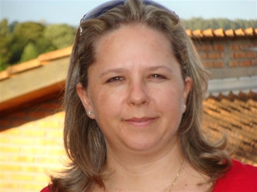 Advogada inscrita na OAB/RS sob o n° 38.850. Especilista em Contratos e Responsabilidade Civil. Jurídico da Empresa Sustentare Recicladora Passo Fundo Ltda.