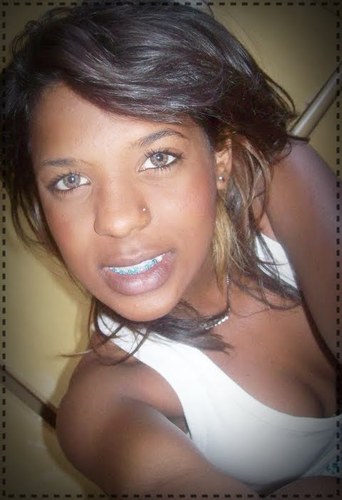 espera ae 
~ α gαrotiinhα imperfeitα,
αqeelα qeê chorα de dor,
αqeelα qeê ja sofreu poor αmor,
αqeelα qe sαbe se αrrepender ♥