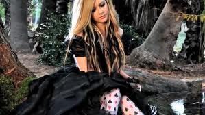 GENTE EU AGR SO FÃ DO BVB E DA AVRIL LAVIGNE  SAHUHSSHUAHUSHUASH  ADD EU NO FACE 
http://t.co/Ffl1VAwmt9