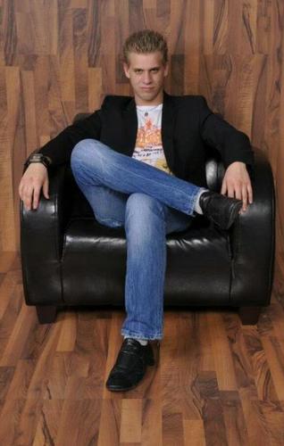 Maybach_1988's profile picture. 