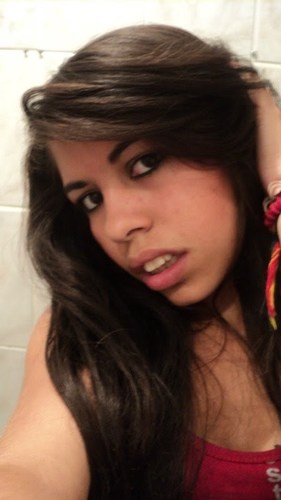 Sou desastrada,não tenho o corpo perfeito,esqueço mt rápido das coisas,gosto rápido das pessoas,meu cabelo é bagunçado,+ uma coisa q eu nunk vou ser é normal