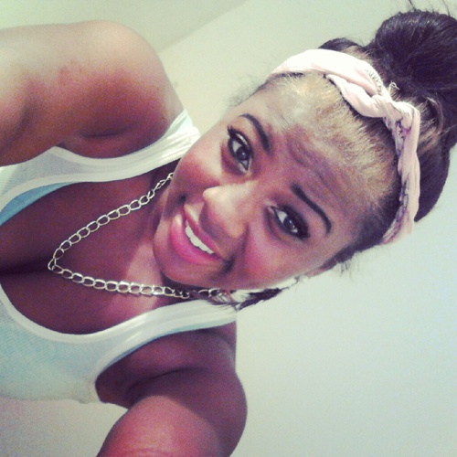 Davina Huggins :) Sept 18 ! TWife - Follow Her BigBooty Ass  , @TasteMY_Kakes #ThrowItBACK ! #061611