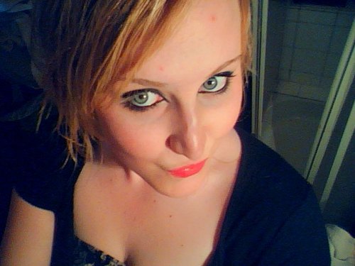 vie sa vie en mille couleur grace a des gens géniaux qui me donne le sourire a chaque instant 3
