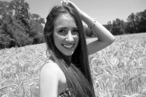 My life is Justin Bieber . I love music ,sun , fun :)